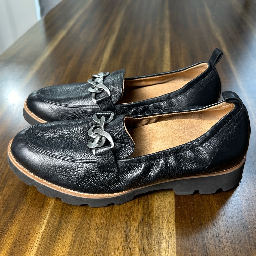Vionic Black Cynthia Gunmetal Chair Hardware Loafer Size 8.5 EUC